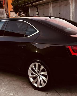 SKODA Superb 2.0 TDI DSG Ambition