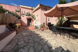 VILLA A SCHIERA A CASTELLAMMARE DEL GOLFO