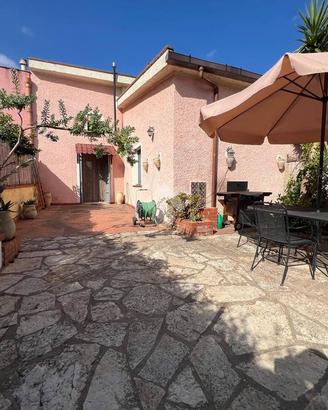 VILLA A SCHIERA A CASTELLAMMARE DEL GOLFO