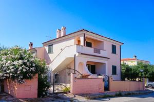 Villetta con tavernetta, giardino e vista mare