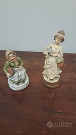Lotto di Due Statuette "Folclore e Romanticismo"