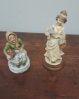Lotto di Due Statuette "Folclore e Romanticismo"