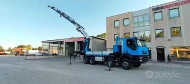 AUTOCARRO CON GRU EFFER