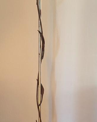 Lampadario a piantana in ferro battuto