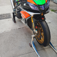 Aprilia rsv4 solo pista