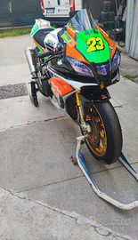 Aprilia rsv4 solo pista