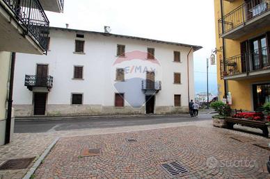 CASA INDIPENDENTE CON TRE APPARTAMENTI