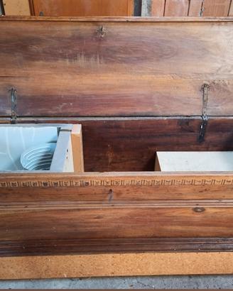 antica cassapanca con predisposizione mobile/frige