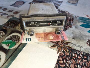 Autoradio Autovox Piper anni '60