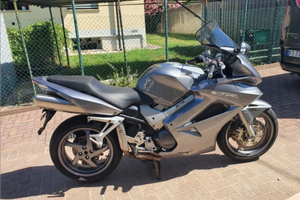 Honda vfr 800 con targa polacca già assicurata