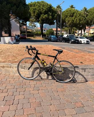 Bici da corsa Scott CR1 in fibra di carbonio