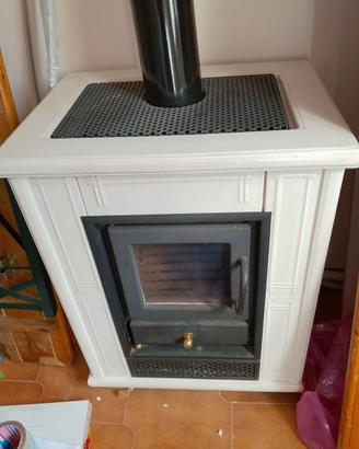 Titolo: Stufa a legna rivestimento bianco – 60x45