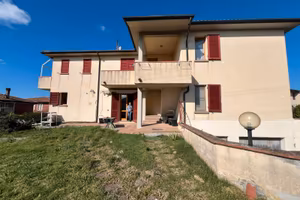 Bilocale p. t. con giardinetto