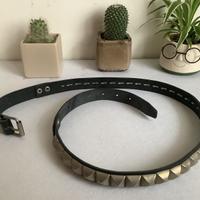 Cintura in pelle con borchie
