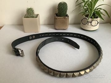 Cintura in pelle con borchie