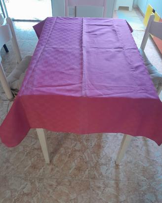 Elegante tovaglia antimacchia in tessuto,