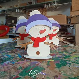 Pupazzo di neve in legno versione viola