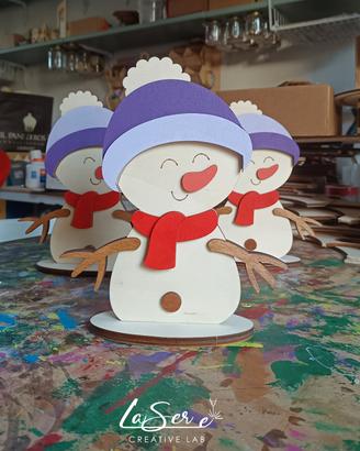 Pupazzo di neve in legno versione viola