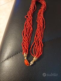 collana con fili di corallo vintage 