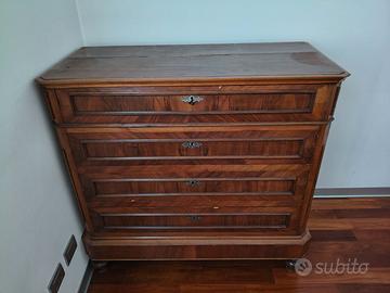 Comò in legno con 4 cassettoni