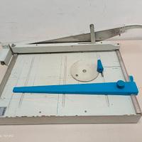 Tagliacarta, cesoia a lama molto robusta