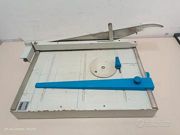 Tagliacarta, cesoia a lama molto robusta