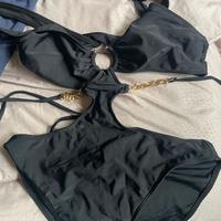 Tankini nero con laccetti ad anelli dorati