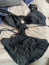 Tankini nero con laccetti ad anelli dorati