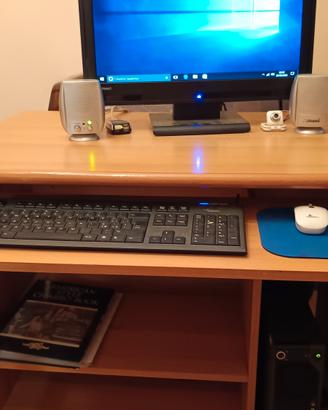 computer fisso, mobile e accessori come da foto .