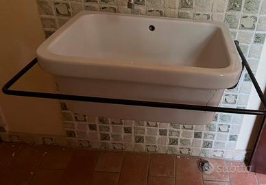 Lavabo con struttura in ferro