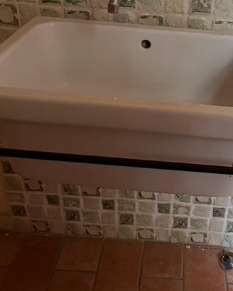 Lavabo con struttura in ferro