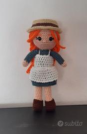 Anna dai capelli rossi pupazzo amigurumi.