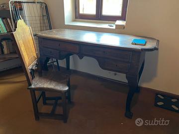 Scrivania antica in legno massello con sedia