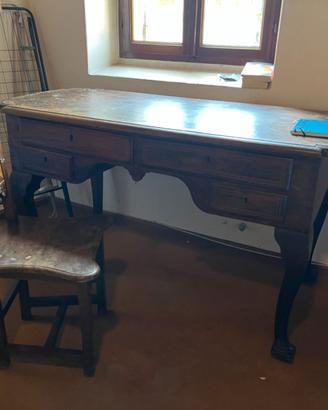 Scrivania antica in legno massello con sedia
