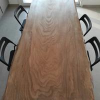 Tavolo in legno massello