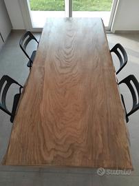 Tavolo in legno massello