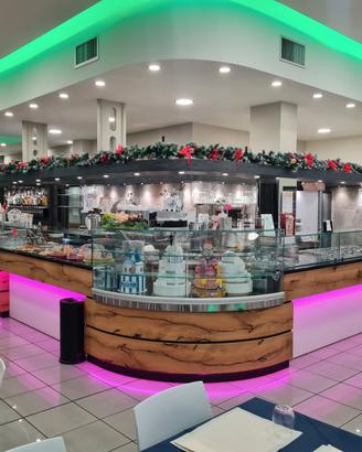 Bar con cucina, pizzeria, gelateria