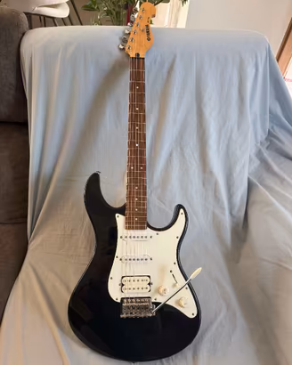 Chitarra Elettrica Yamaha EG112 - Usata Come Nuova