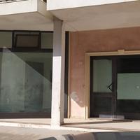 Si affitta locale commerciale di 200 mq