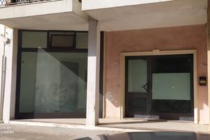 Si affitta locale commerciale di 200 mq
