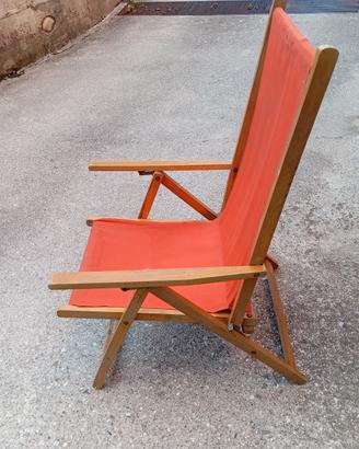 sdraio in legno e stoffa arancione 