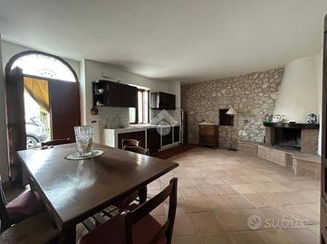 CASA SEMINDIPENDENTE A GUARDEA