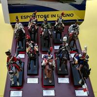 DEA - SOLDATINI A CAVALLO - 10 MODELLINI IN ESPOSI