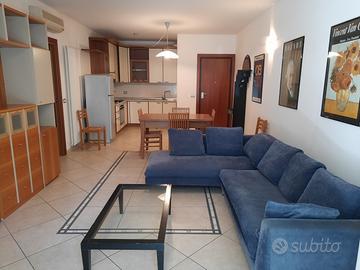 Appartamento Climatizzato con 2 Bagni e Garage