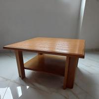 Tavolino in legno massello con ripiano