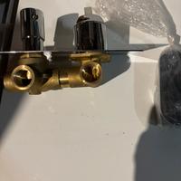 miscelatore doccia a doppia via