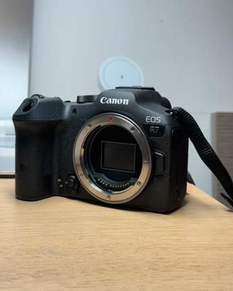 Canon EOS R7