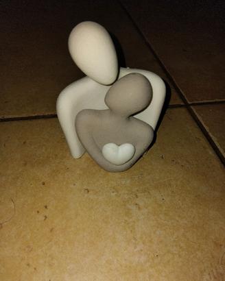scultura abbraccio  ilary queen