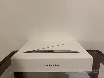 MacBook Pro 15 (2017)  - 16GM RAM - 256 SSD