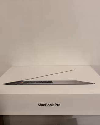 MacBook Pro 15 (2017)  - 16GM RAM - 256 SSD